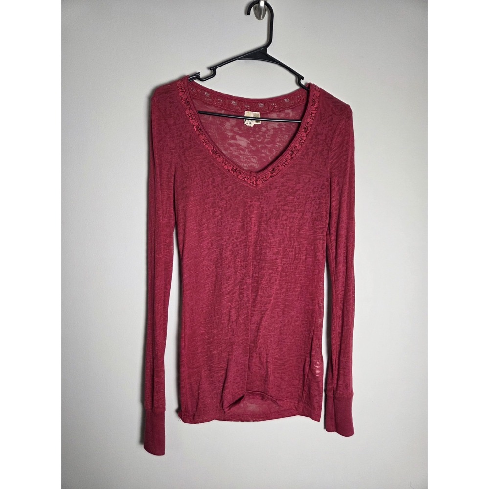BKE Buckle Women M Magenta Red Leopard Burnout Lace Trim V-Neck Long Sleeve Top